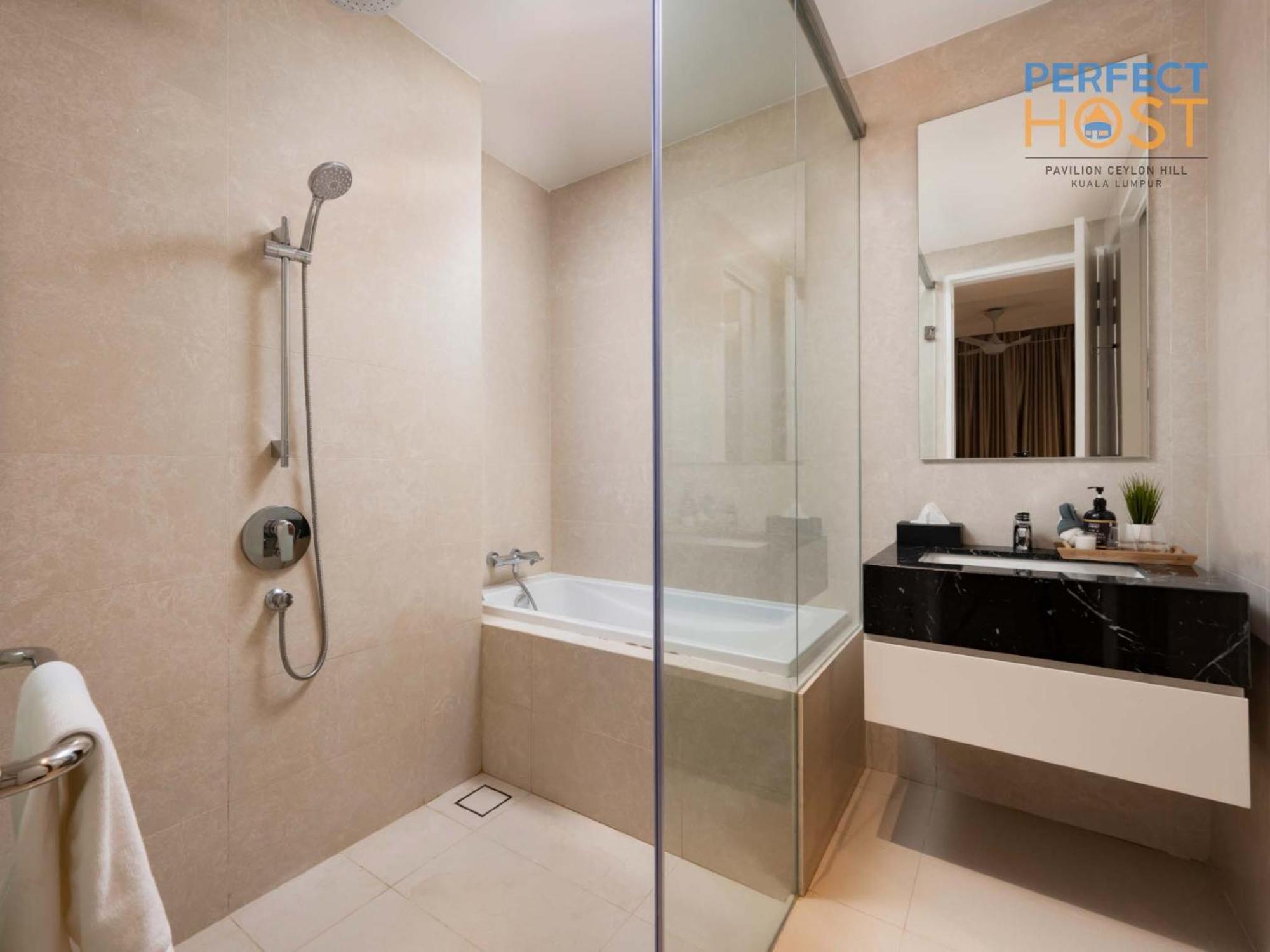 Pavilion Ceylon Hill Suites, Bukit Bintang By Perfect Host クアラルンプール エクステリア 写真