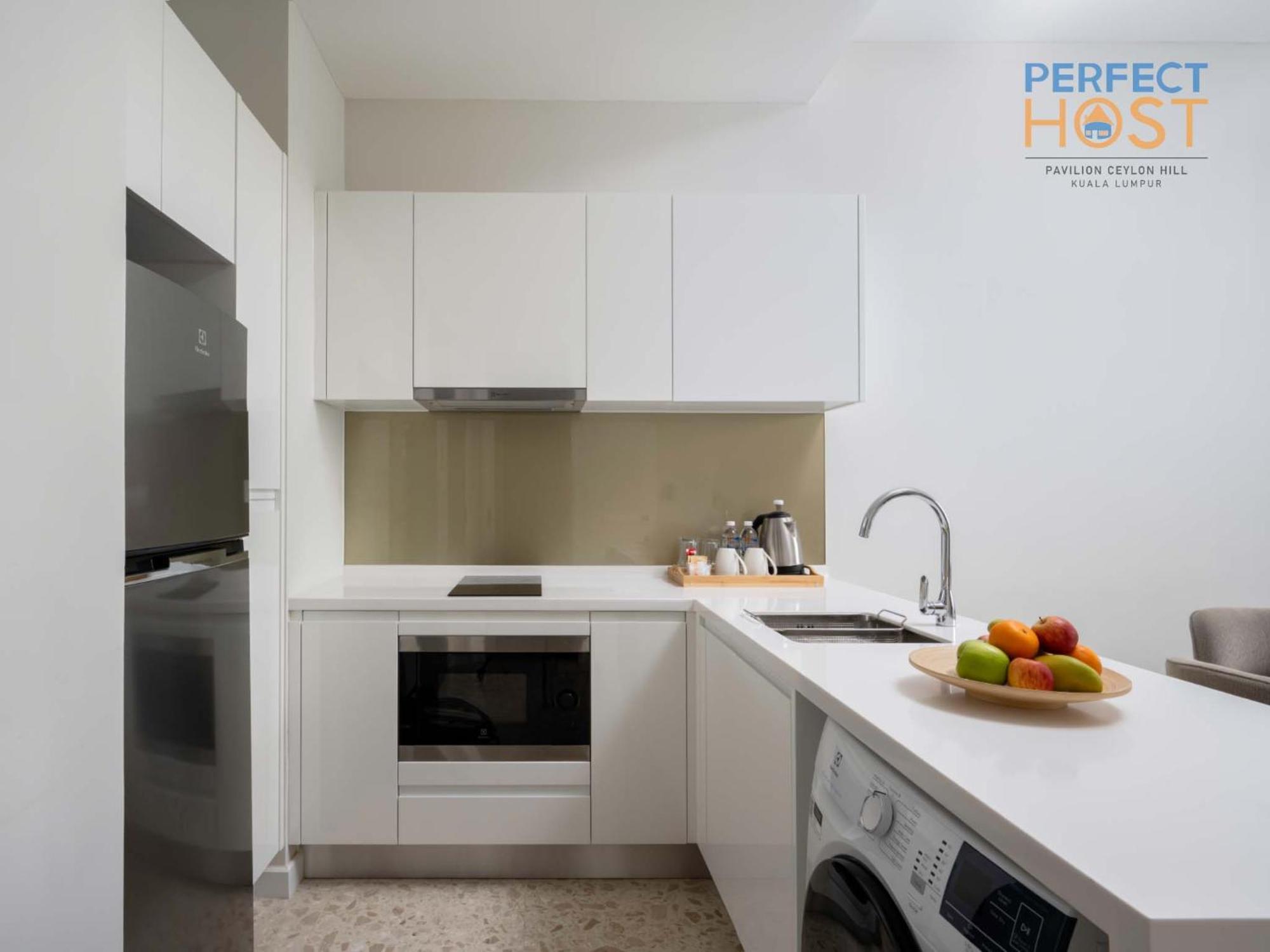 Pavilion Ceylon Hill Suites, Bukit Bintang By Perfect Host クアラルンプール エクステリア 写真 A modern kitchen