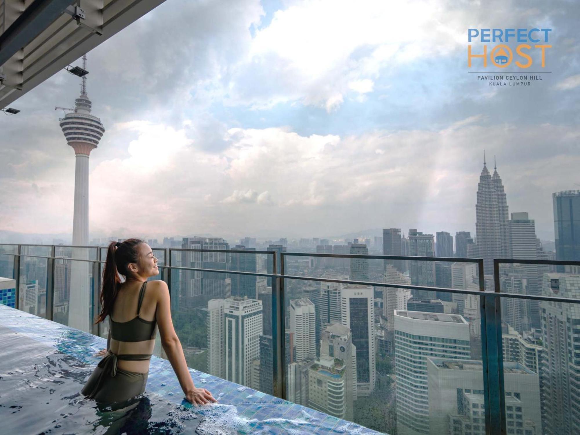 Pavilion Ceylon Hill Suites, Bukit Bintang By Perfect Host クアラルンプール エクステリア 写真 View from the Sky Pool