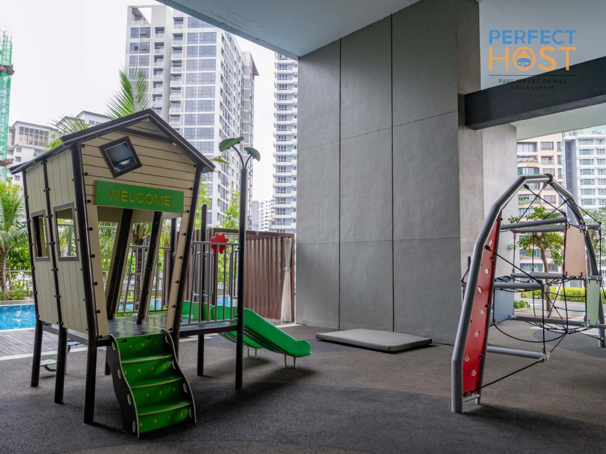 Pavilion Ceylon Hill Suites, Bukit Bintang By Perfect Host クアラルンプール エクステリア 写真 Playground at the condominium
